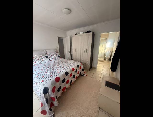 3 BEDROOM HOUSE FOR SALE IN STRETFORD